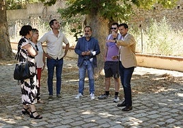 Grupo municipal socialista en su visita este miércoles al barrio del Realejo