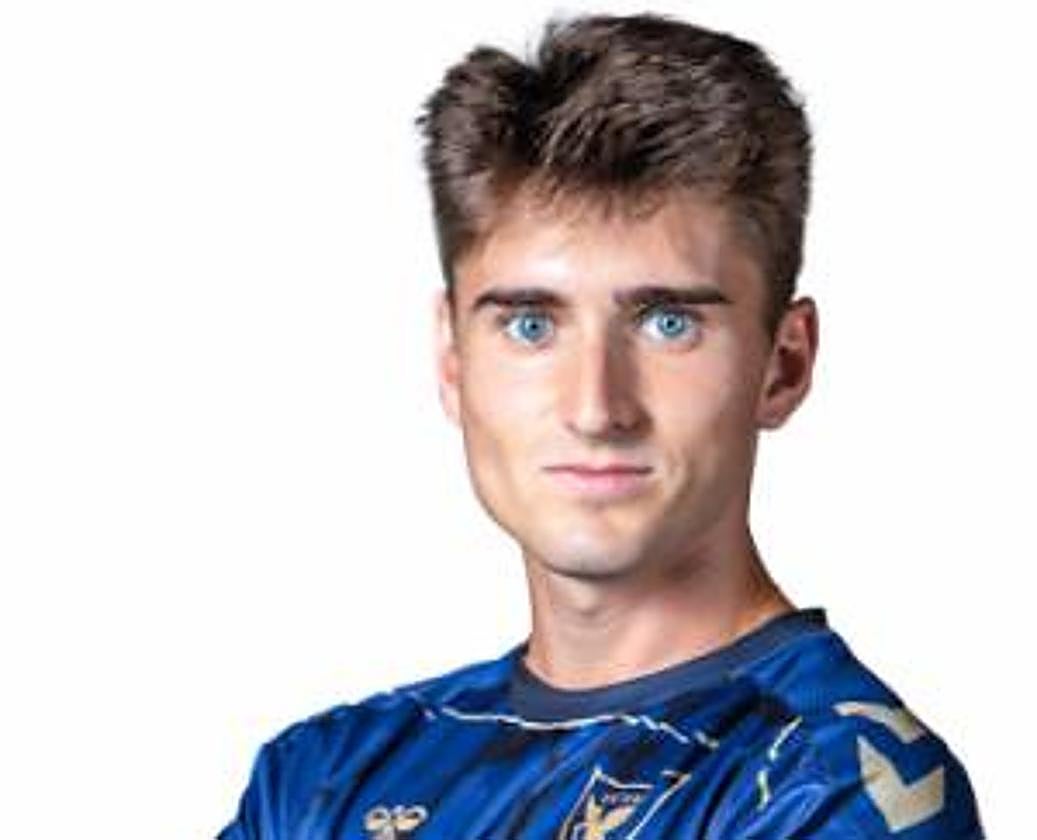 El mediapunta Isra Cano con la camiseta del UCAM.