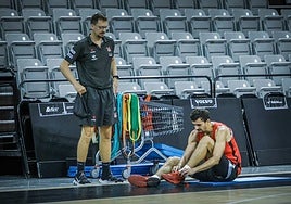 Pere Tomàs (d), junto al preparador físico, Sergio Sánchez 'Pinzas'.