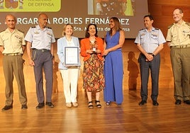 Margarita Robles recogiendo el 'Palustre de Oro'