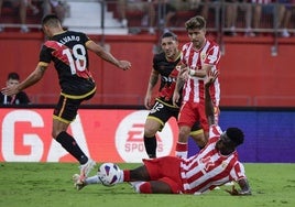 Baba corta el balón en el primer partido de la Liga 2023/24 ante el Rayo.