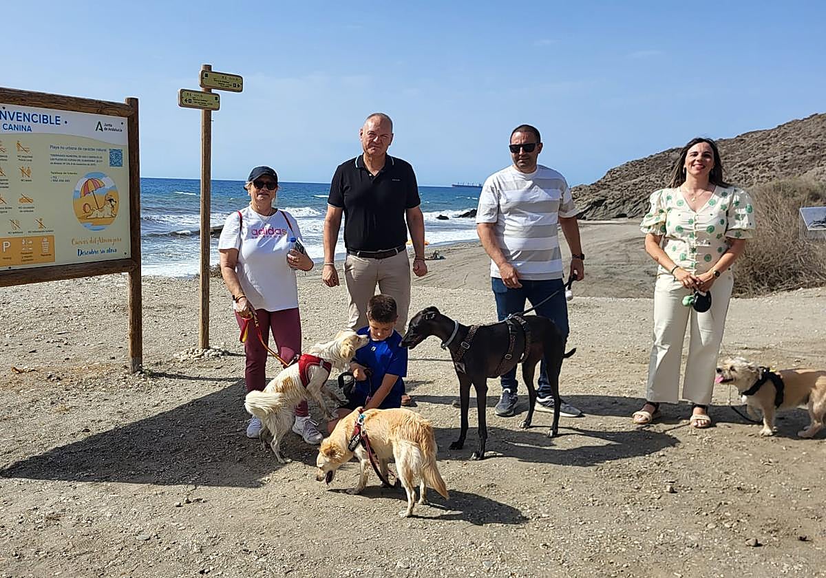 Cuevas del Almanzora inaugura su primera playa canina
