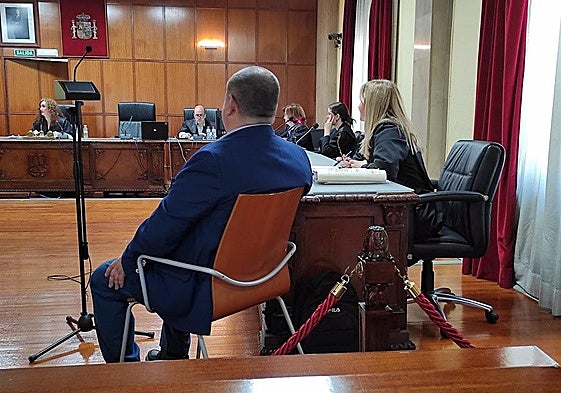 El acusado durante el juicio.