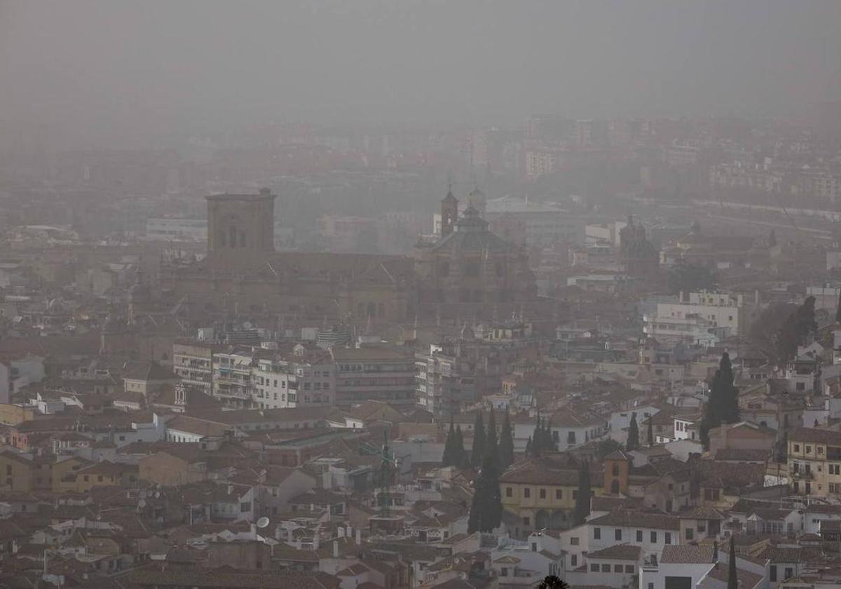 Avisos por lluvias, tormentas y un nuevo episodio de calima en Andalucía.