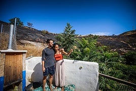 Vecinos de San Miguel un día después del fuego.