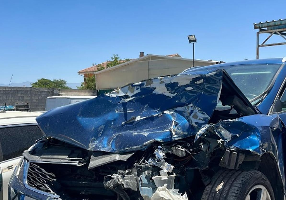 Coche siniestrado en Valderrubio.