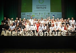 Todos los premiados sobre el escenario de Alhambra Venture.