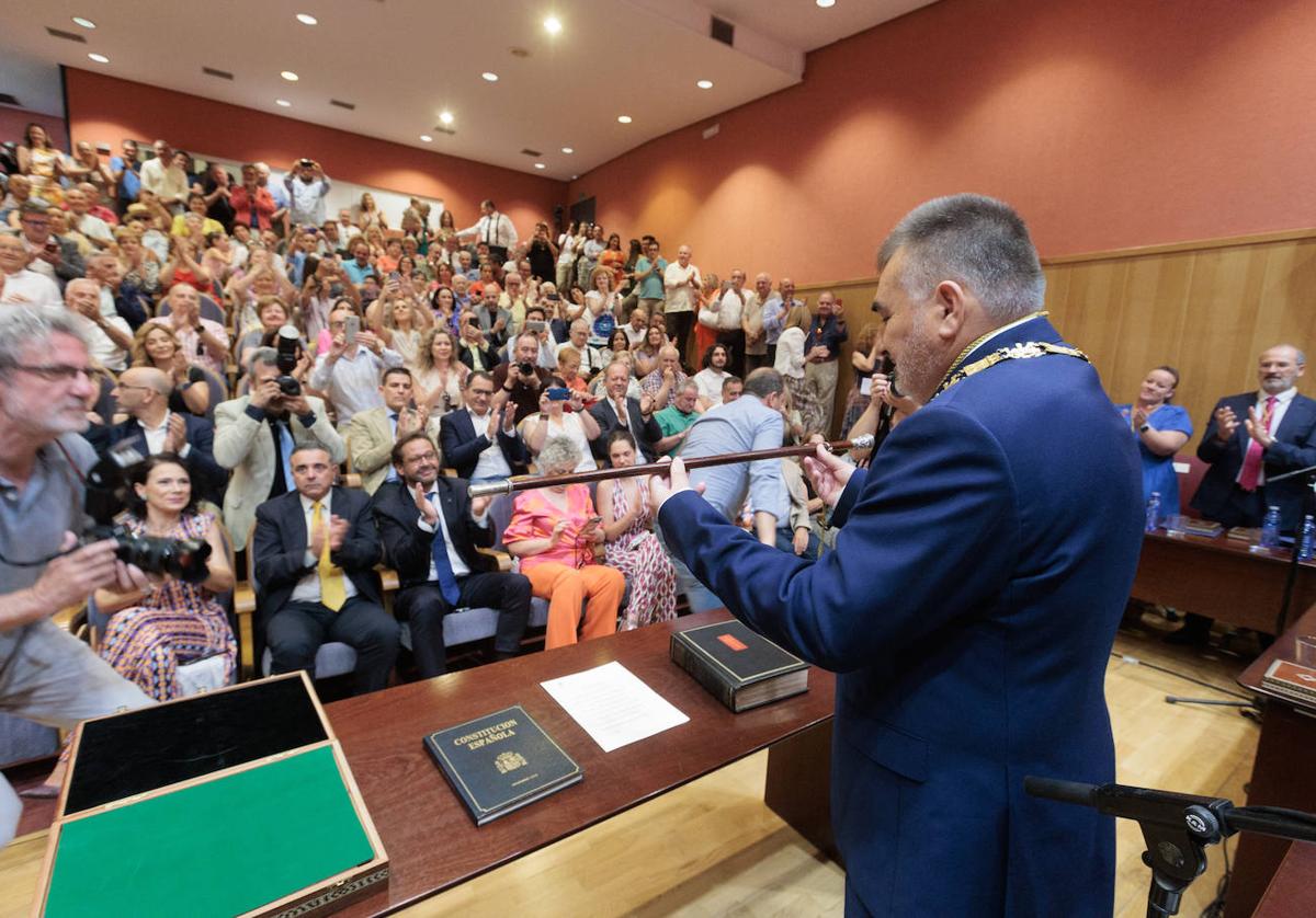 Juan Cobo, alcalde de Santa Fe, es uno de los regidores granadinos que gobierna con el apoyo de Vox.