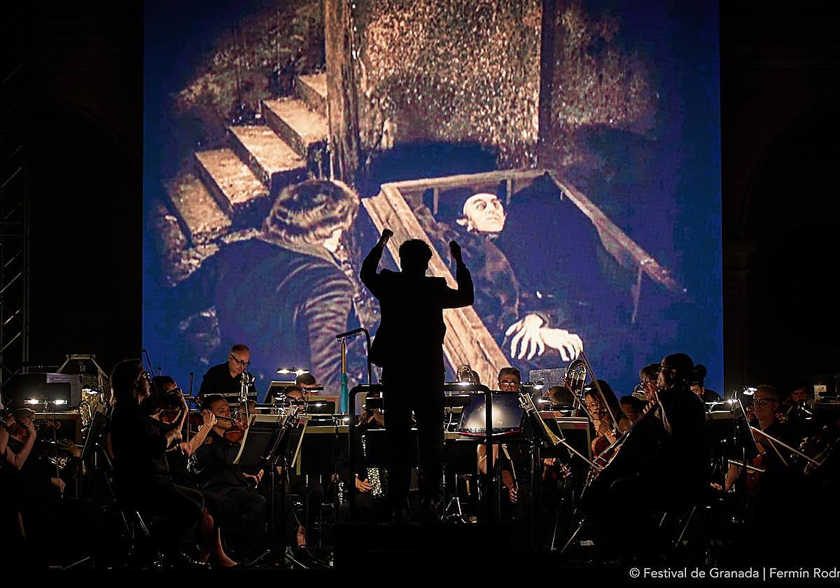 El compositor José María Sánchez Verdú pone música al filme 'Nosferatus'.
