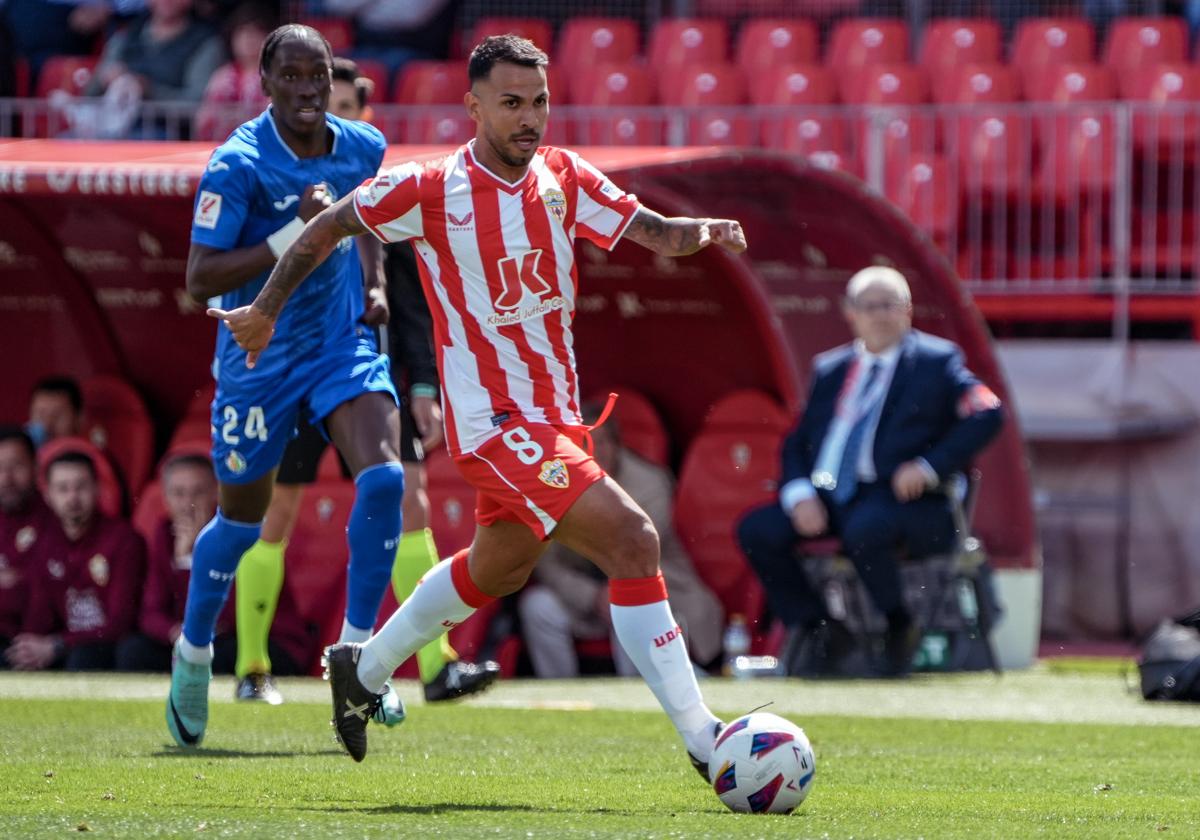 Jonathan Viera, durante un partido con la UD Almería en La Liga.