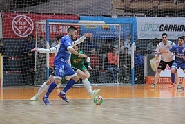 Cortés encara en uno de sus últimos partidos con Quesos El Hidalgo.