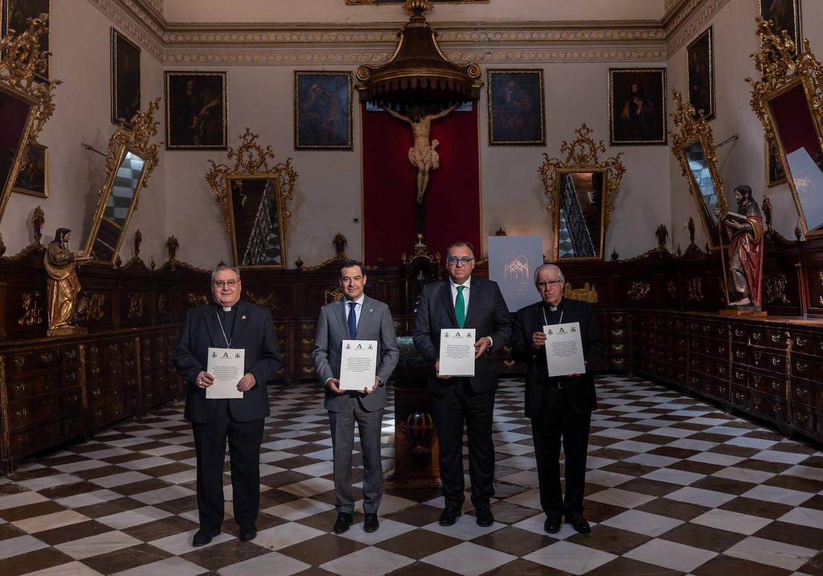 Firma del convenio en la Catedral de Granada.