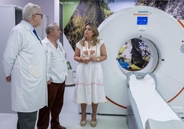 Visita de la delegada de Salud y Consumo al PET-TAC