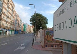 Carretera de Ronda en Almería, junto al acceso al Hospital Bola Azul.