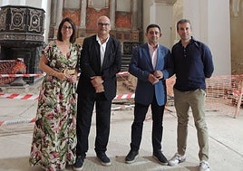 África Colomo, Manuel Fernández, Francisco Reyes y Julio Millán., en la antigua iglesia.