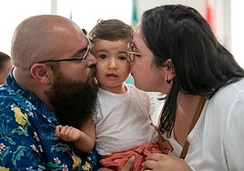 Nabila y sus padres.