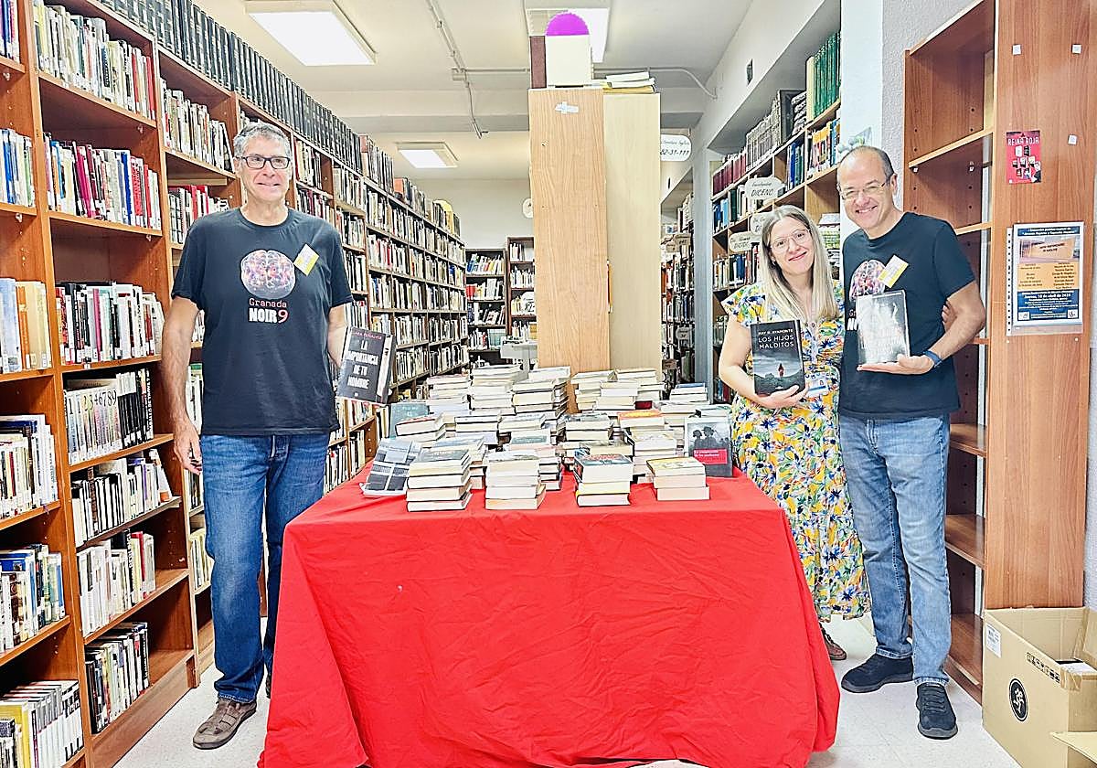 Granada Noir dona 250 libros a la biblioteca del Centro Penitenciario Albolote