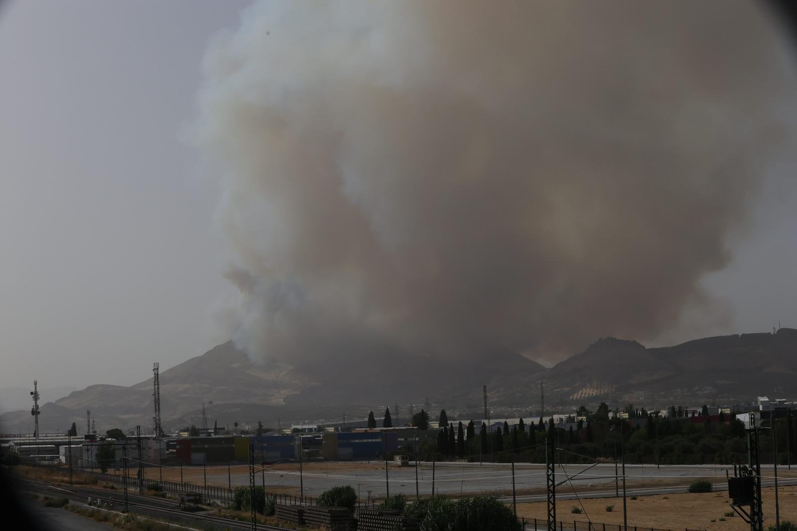 Las imágenes del incendio forestal de Pinos Puente