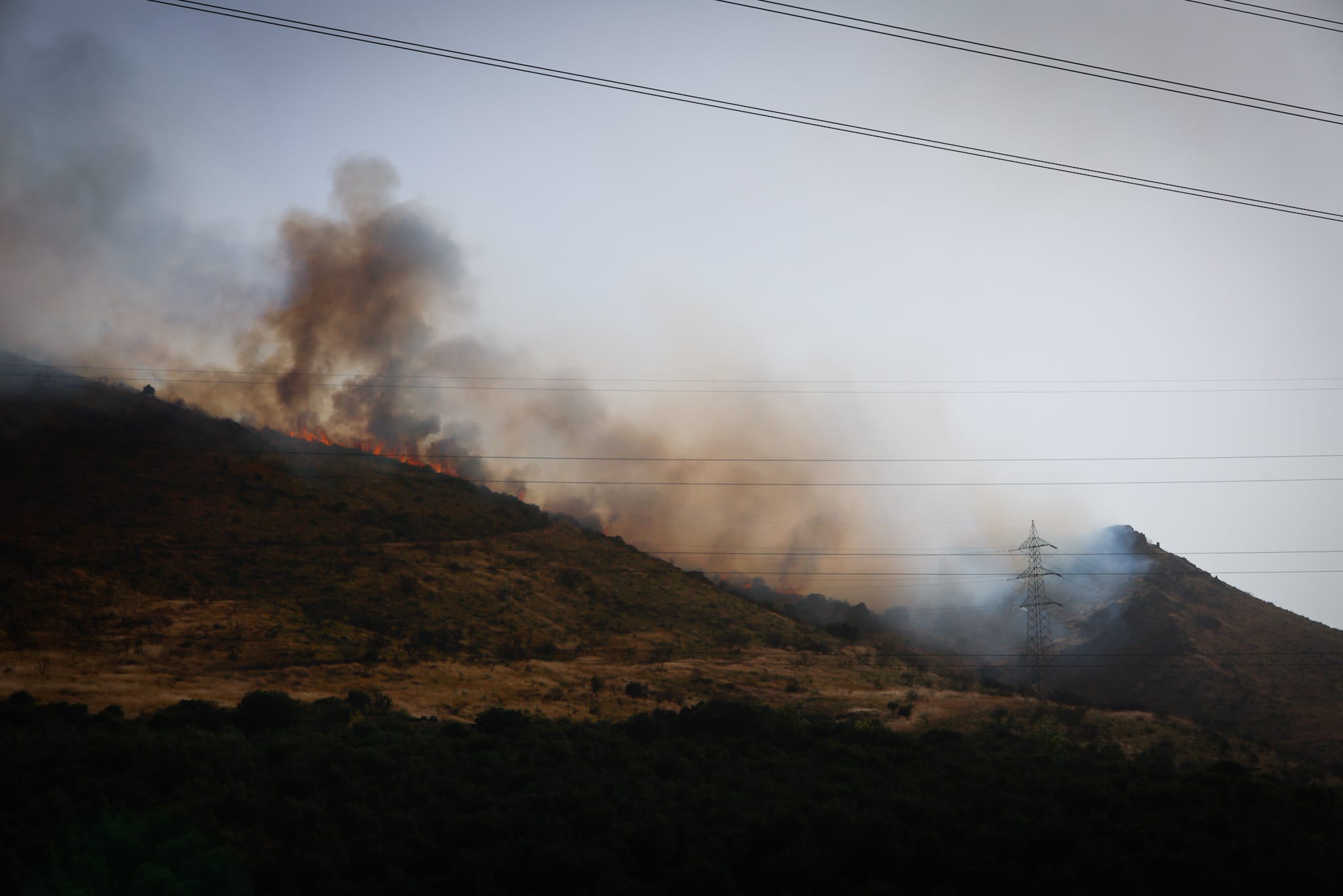 Las imágenes del incendio forestal de Pinos Puente