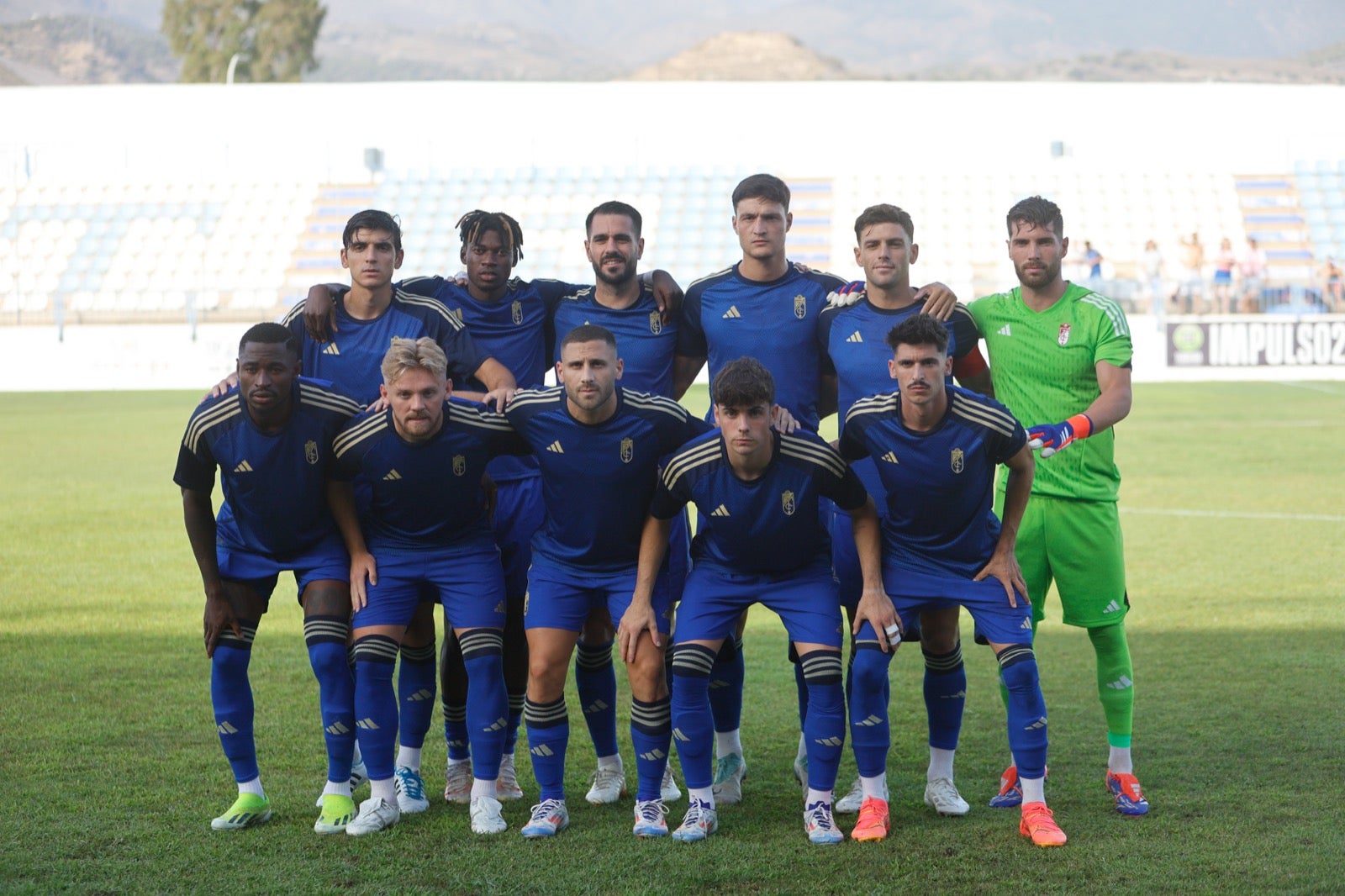 Encuéntrate en la grada durante el Granada-UD Almería