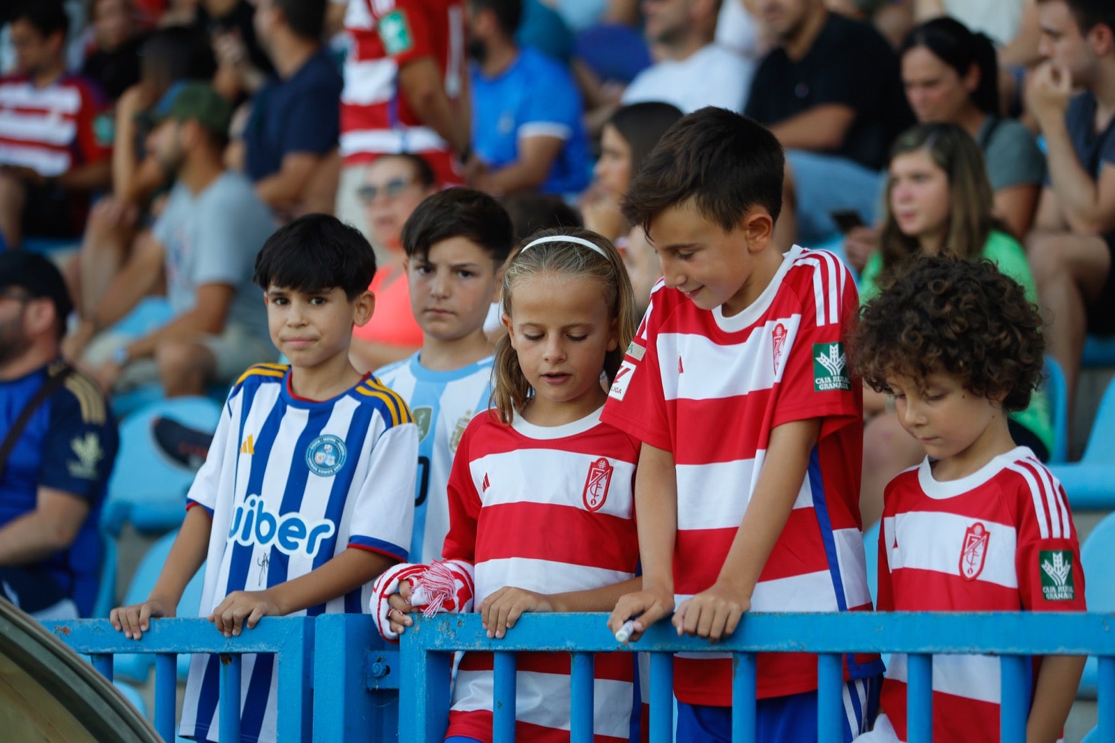 Encuéntrate en la grada durante el Granada-UD Almería