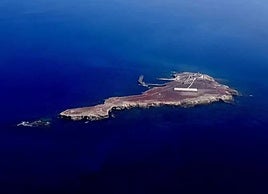 Piden 21 años de cárcel al acusado de conducir una patera y empujar a un militar al agua en Alborán