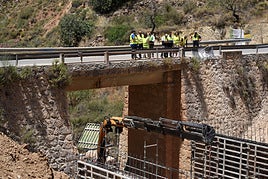 Diputación destinará casi medio millón de euros al ensanchamiento del puente de las Albuñuelas en la GR-3208