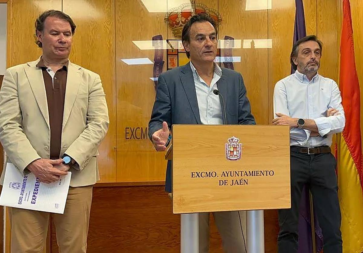 Manuel Carlos Vallejo, Agustín González y Martínez Garvín, en julio del año pasado.