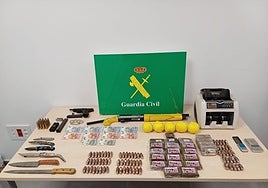 El arsenal de un traficante de Albolote de 82 años.