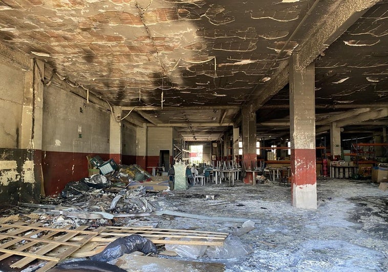 Interior de la nave de Peligros que ha ardido por segunda vez.