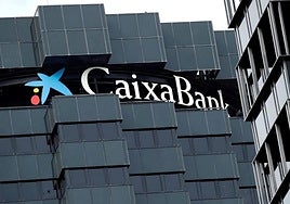 El aviso de Caixabank a sus clientes por amenaza a sus tarjetas este verano.