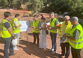 Paco Reyes atendiendo a la situación del proyecto