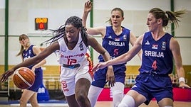 Lola Pendande, en un partido internacional ante Serbia
