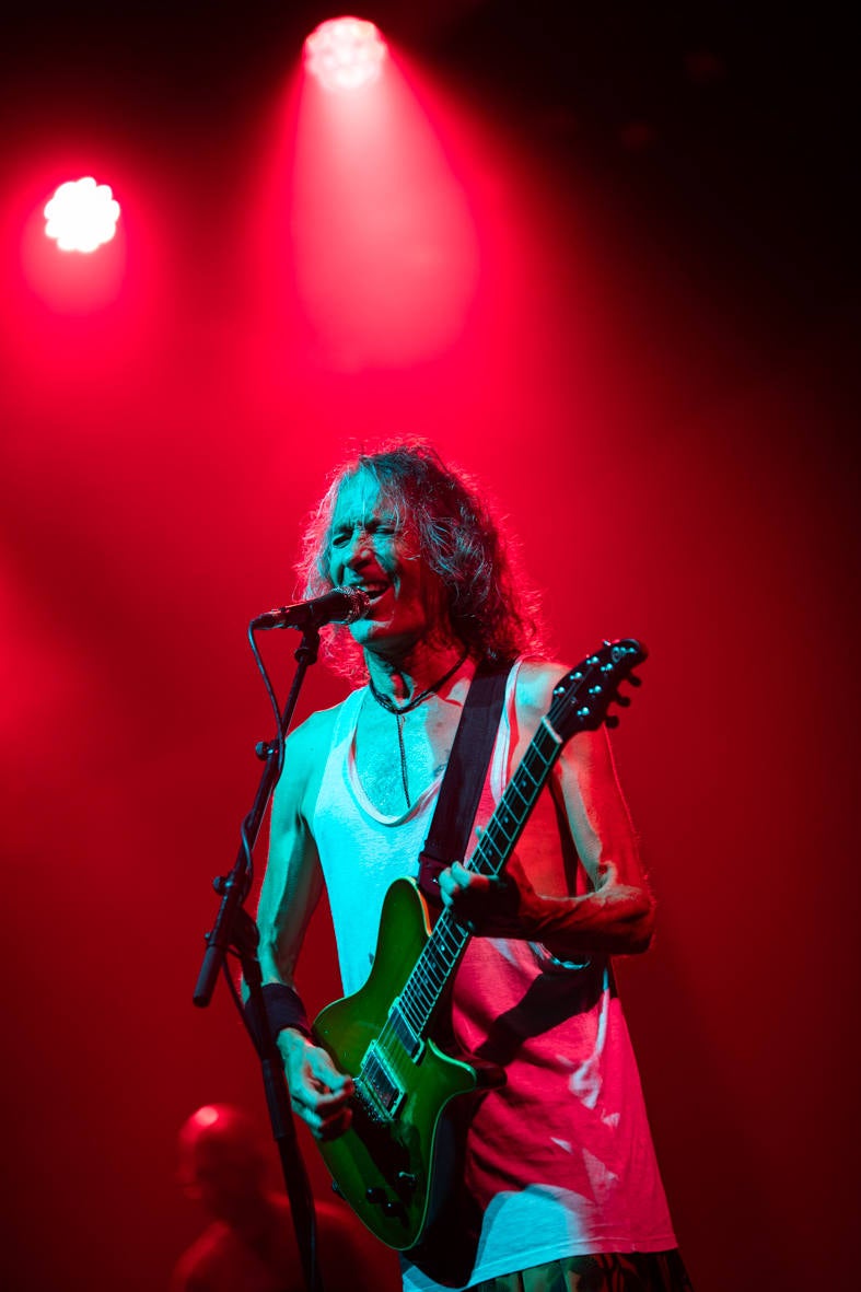 Los mejores momentos del concierto de Robe en Almería