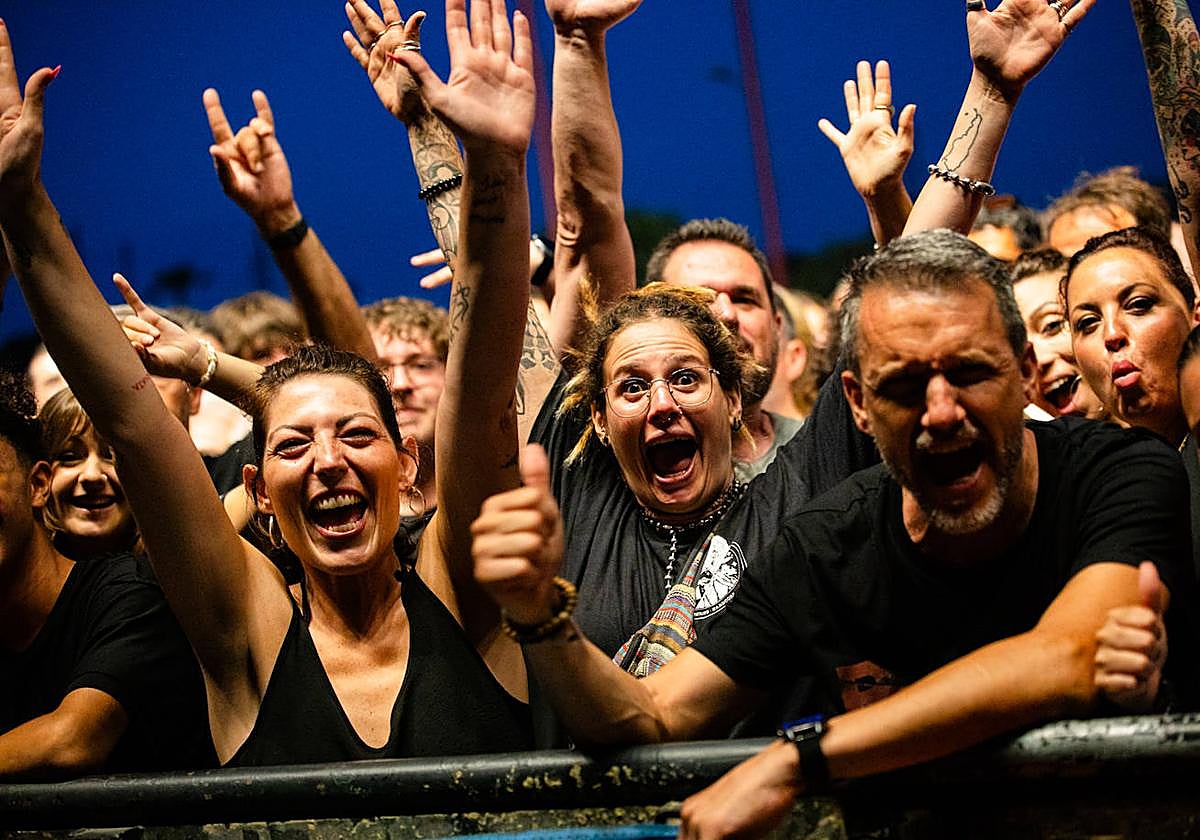 Los mejores momentos del concierto de Robe en Almería