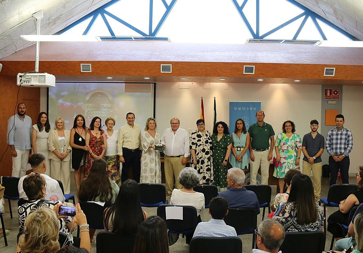 Carmen Crespo agradece la Cereza de Oro 2024, que es «un producto marca España, Andalucía y Granada»
