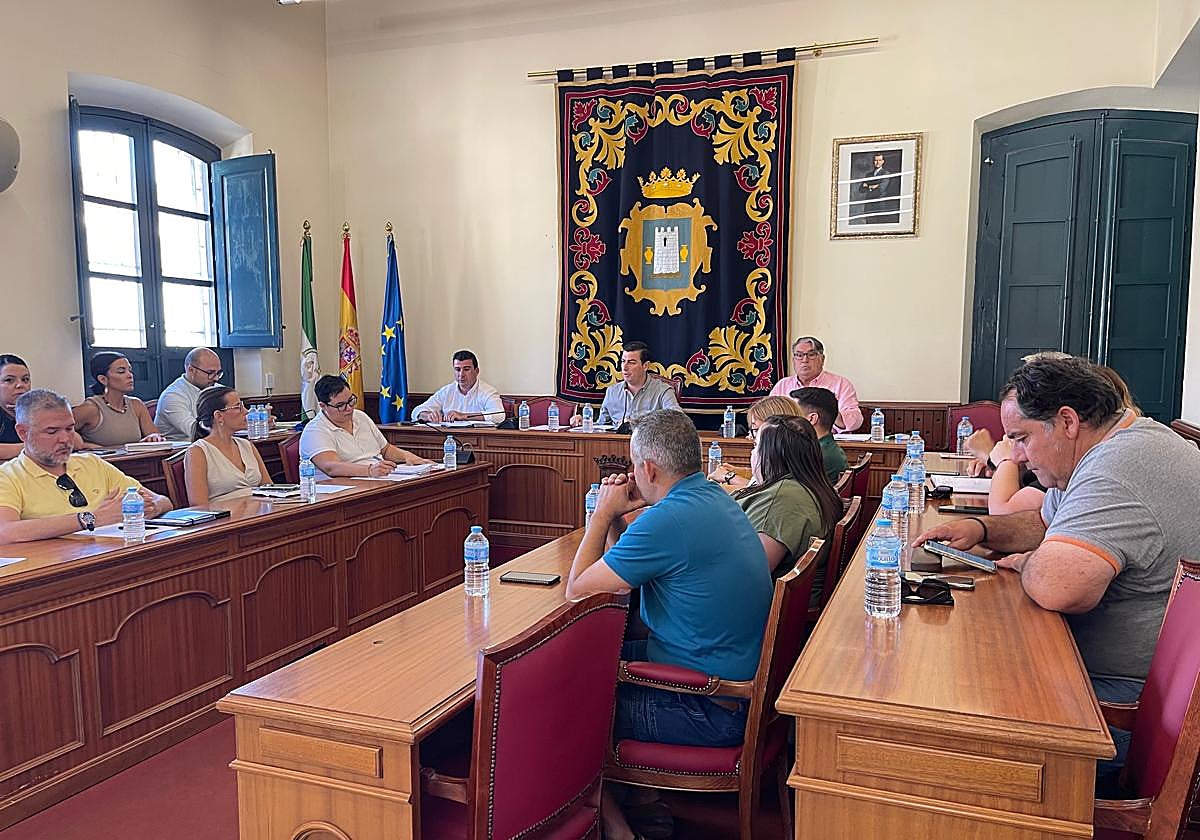 El PSOE critica la subida de agua en el que han llamado como «el pleno de la desvergüenza»