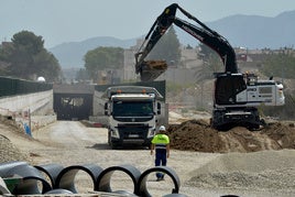 Salida túnel soterrado obras ave en la carretera de Alcantarilla.