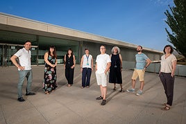 Investigadores del centro Mente, Cerebro y Comportamiento de la UGR, en el campus de Cartuja.