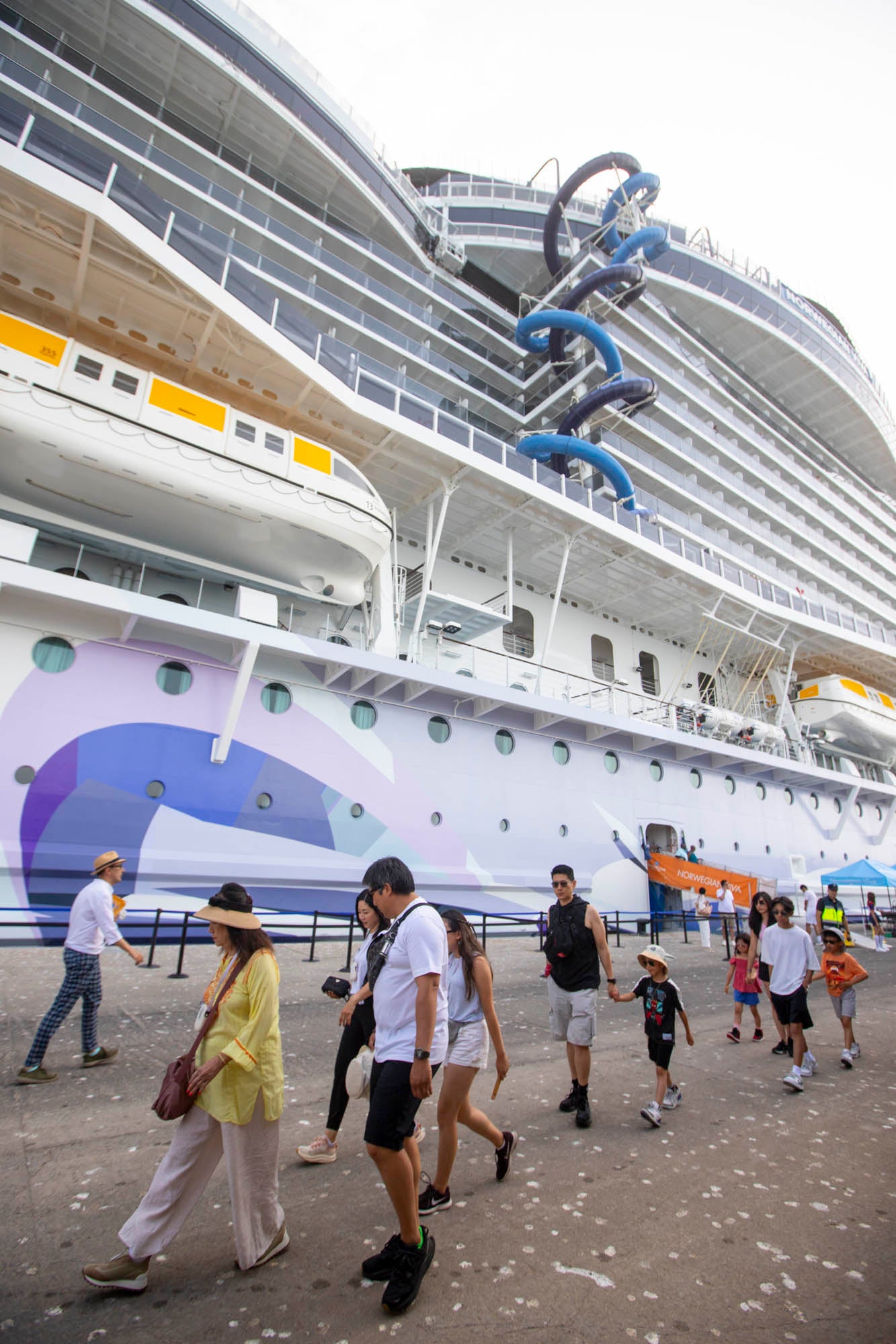 Así es el Norwegian Viva, el crucero que atraca en Motril con más de 3.000 pasajeros