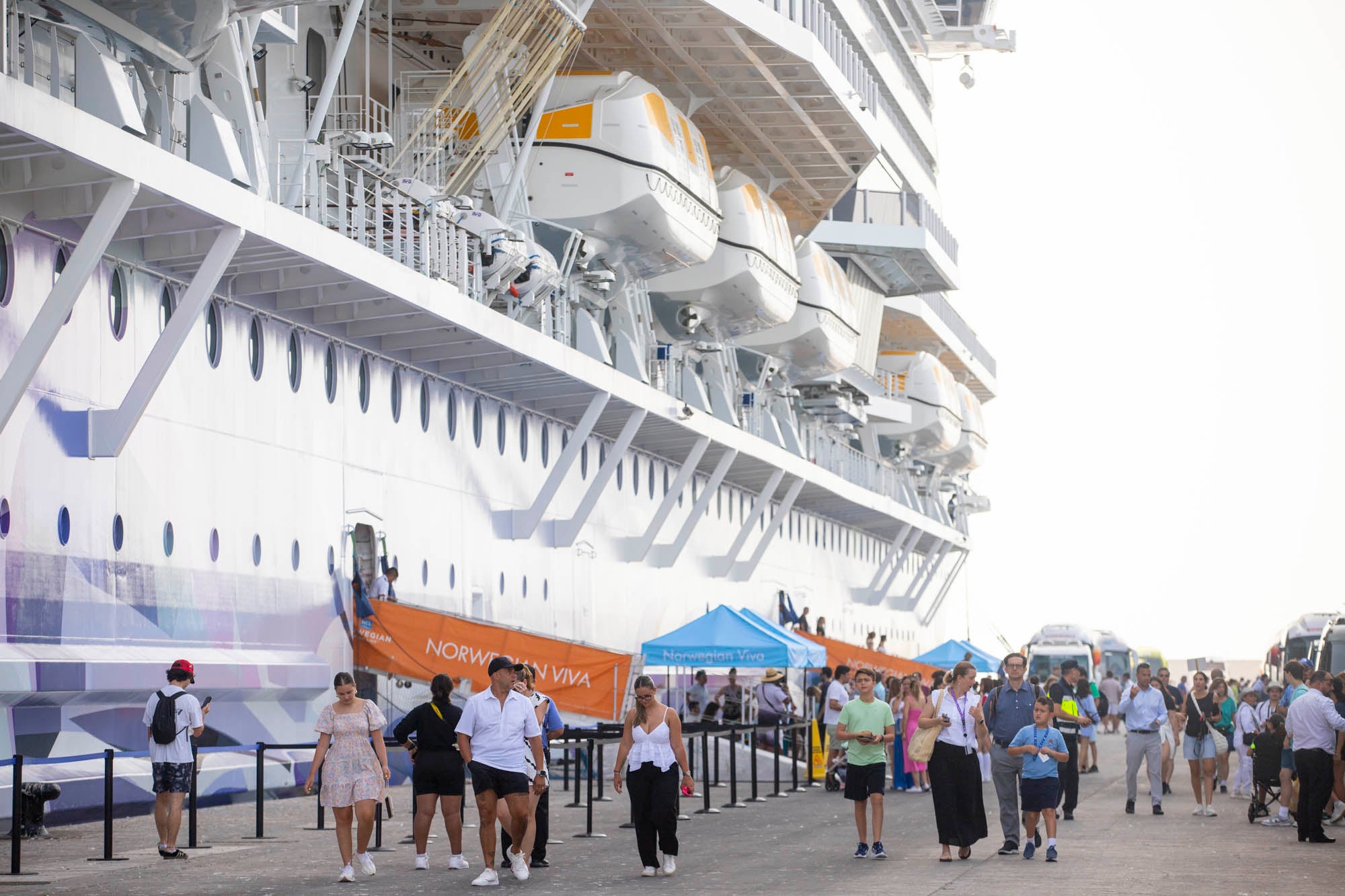 Así es el Norwegian Viva, el crucero que atraca en Motril con más de 3.000 pasajeros