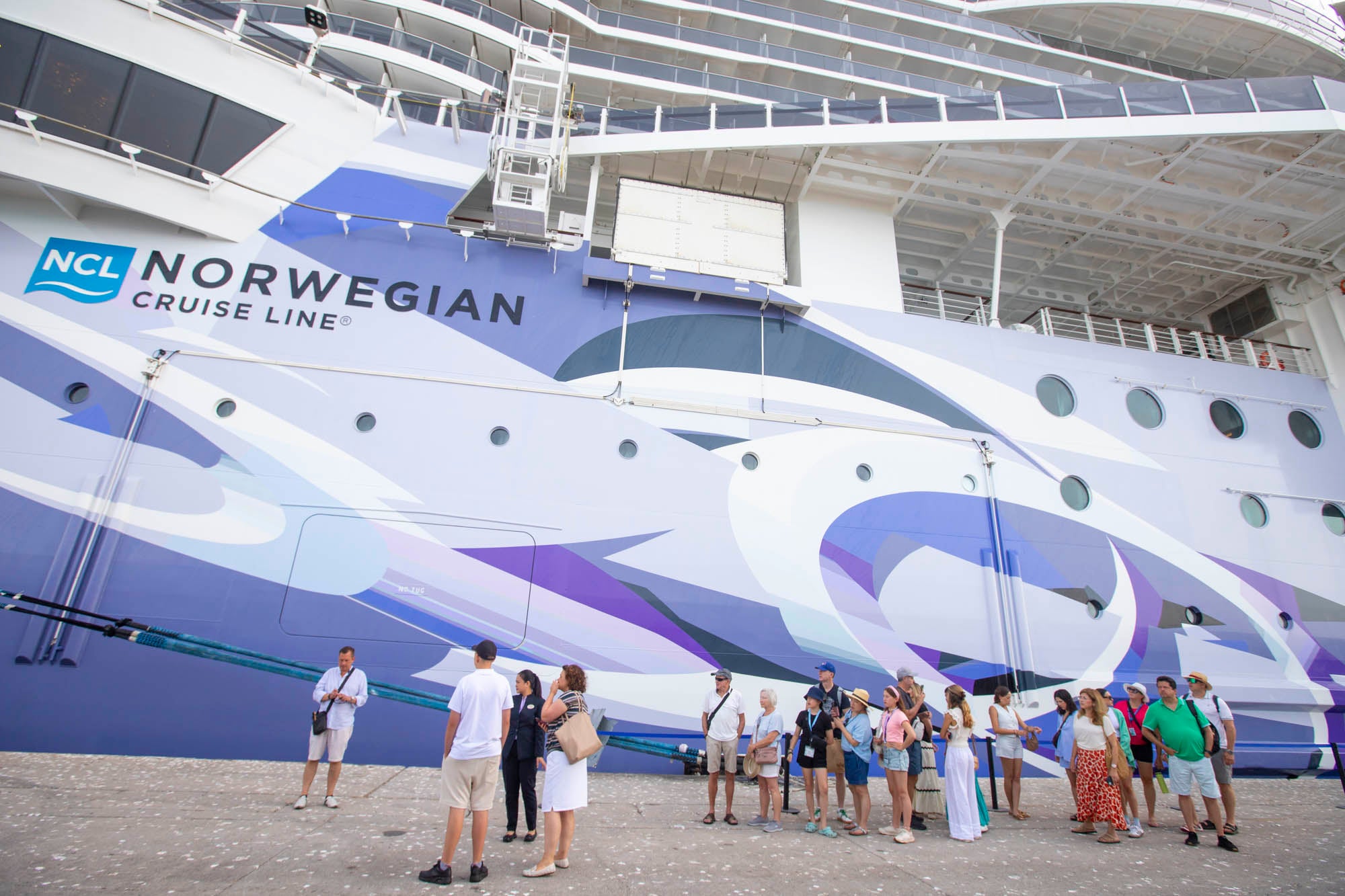 Así es el Norwegian Viva, el crucero que atraca en Motril con más de 3.000 pasajeros