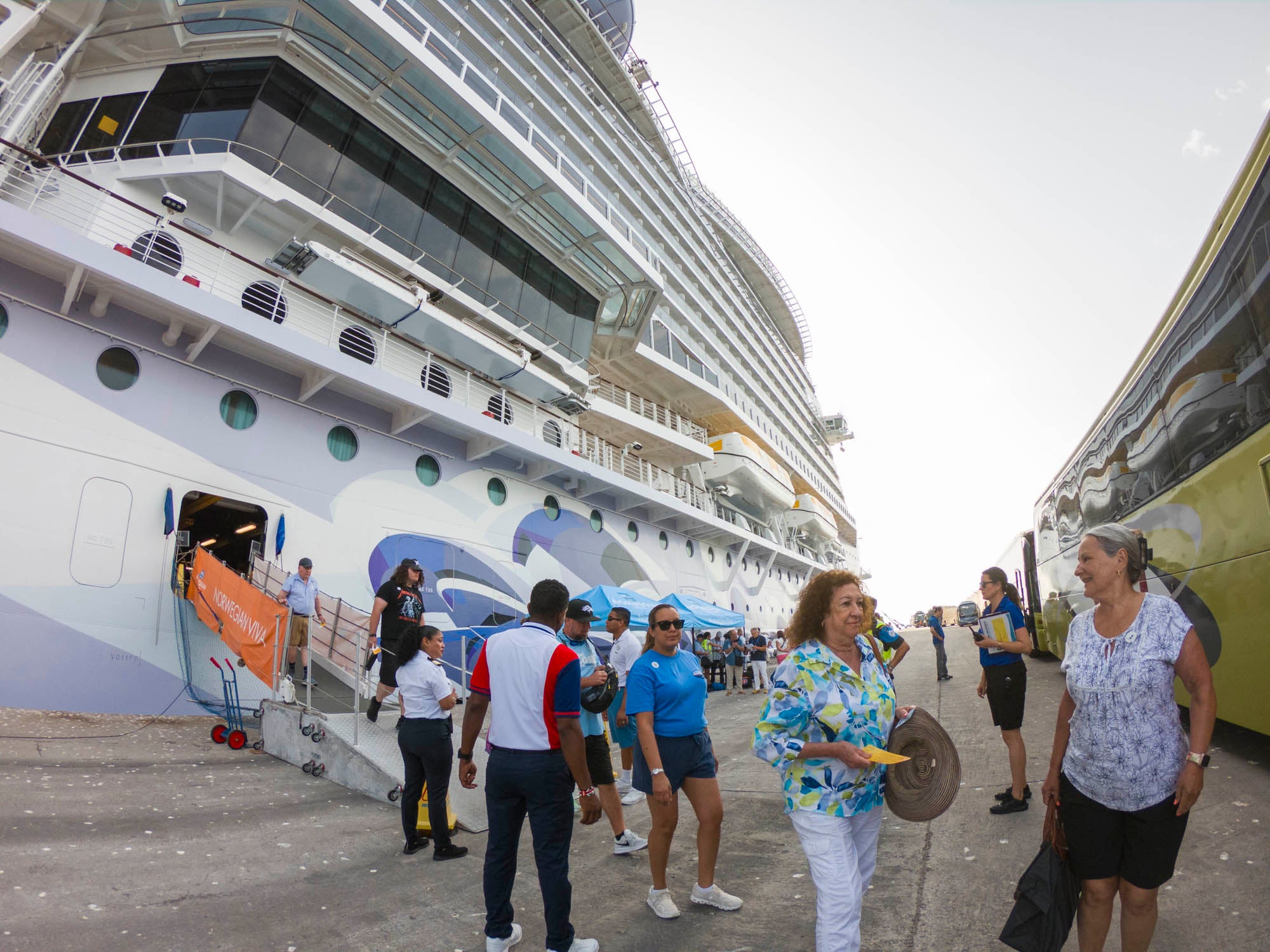 Así es el Norwegian Viva, el crucero que atraca en Motril con más de 3.000 pasajeros