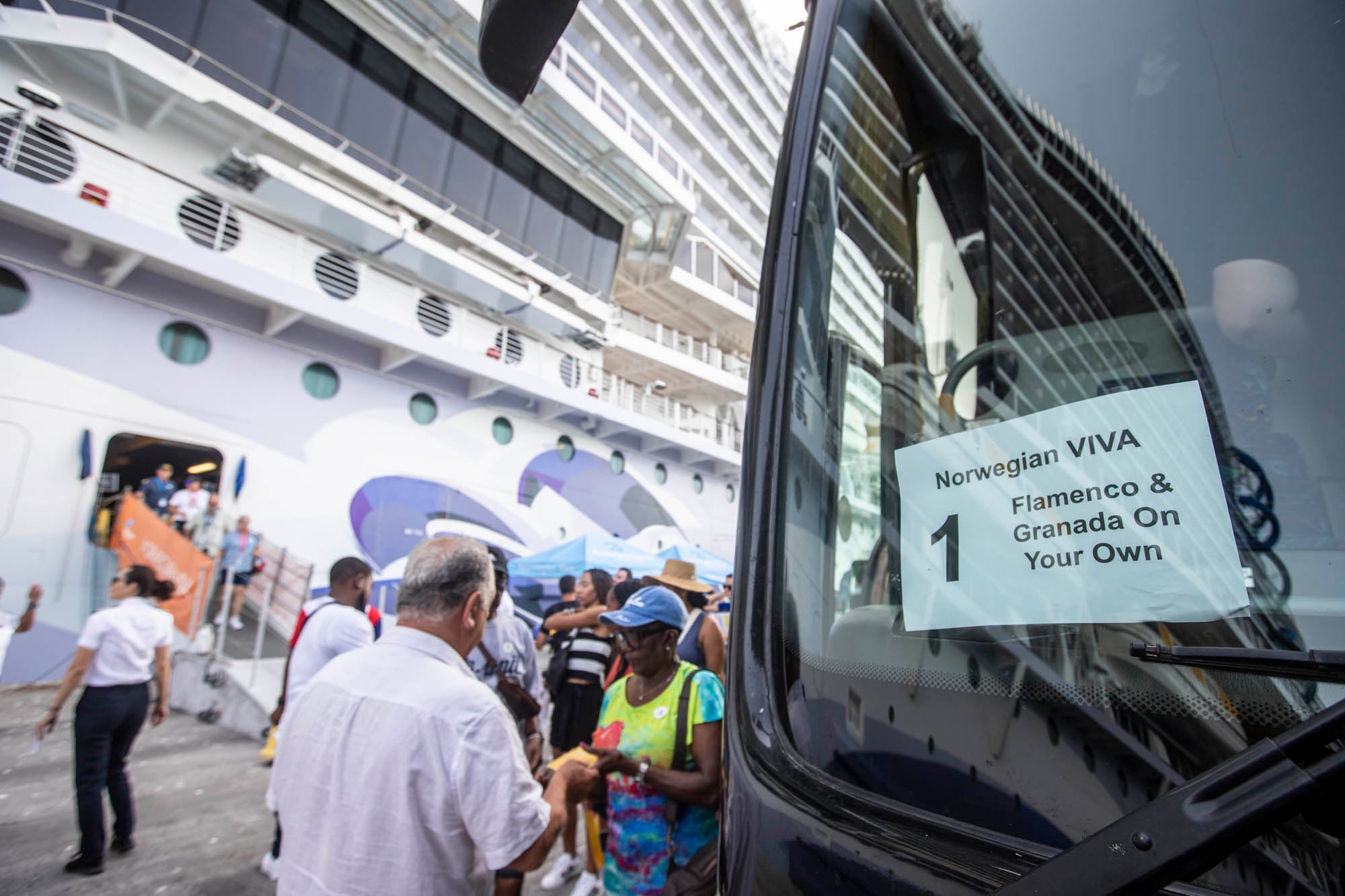 Así es el Norwegian Viva, el crucero que atraca en Motril con más de 3.000 pasajeros