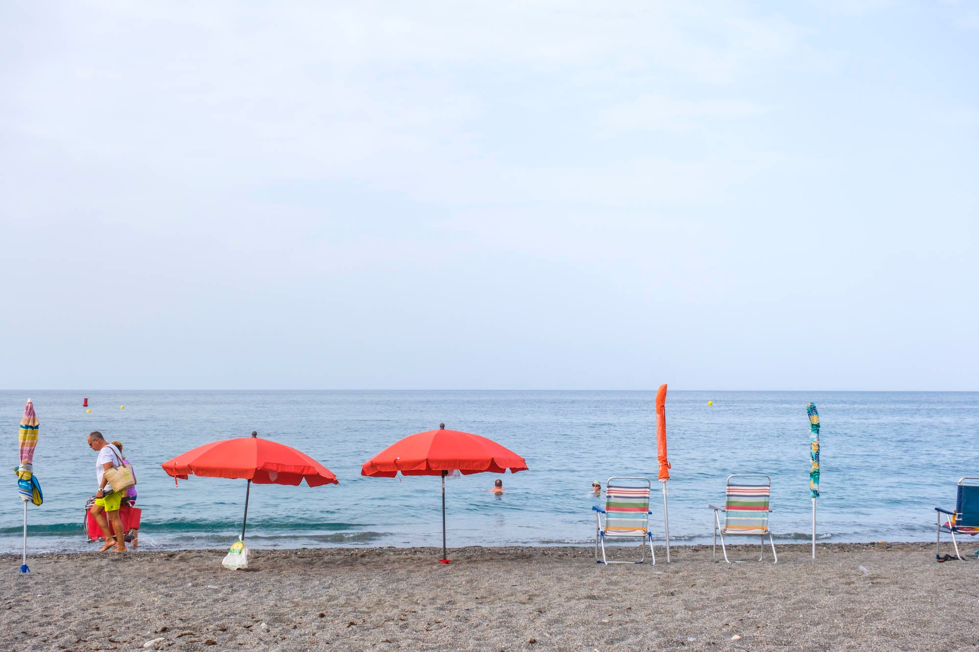 Reservas de plazas con sombrillas en la costa granadina