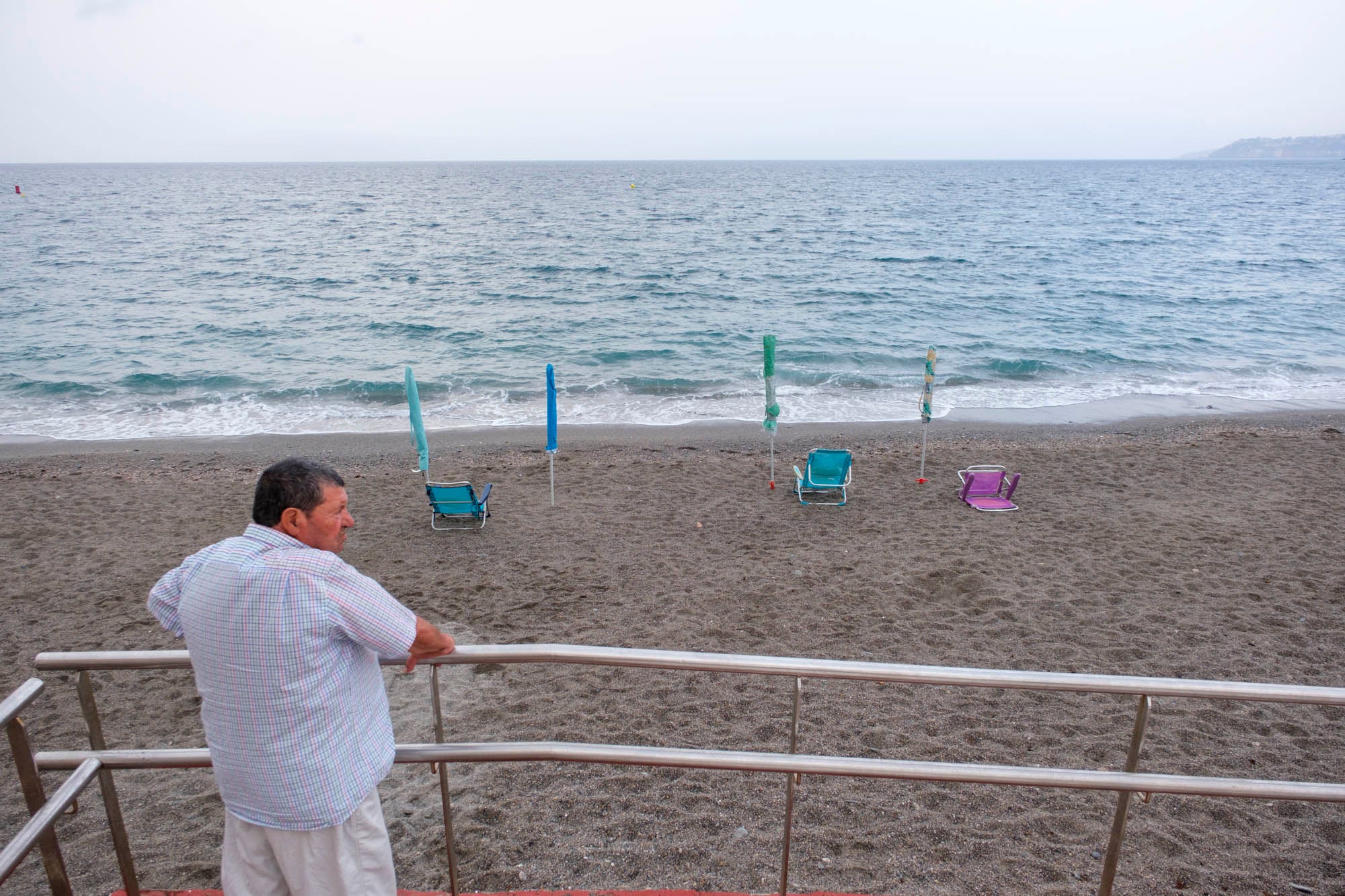 Reservas de plazas con sombrillas en la costa granadina