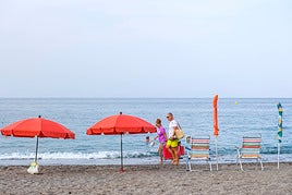 Reservas de plazas con sombrillas en la costa granadina