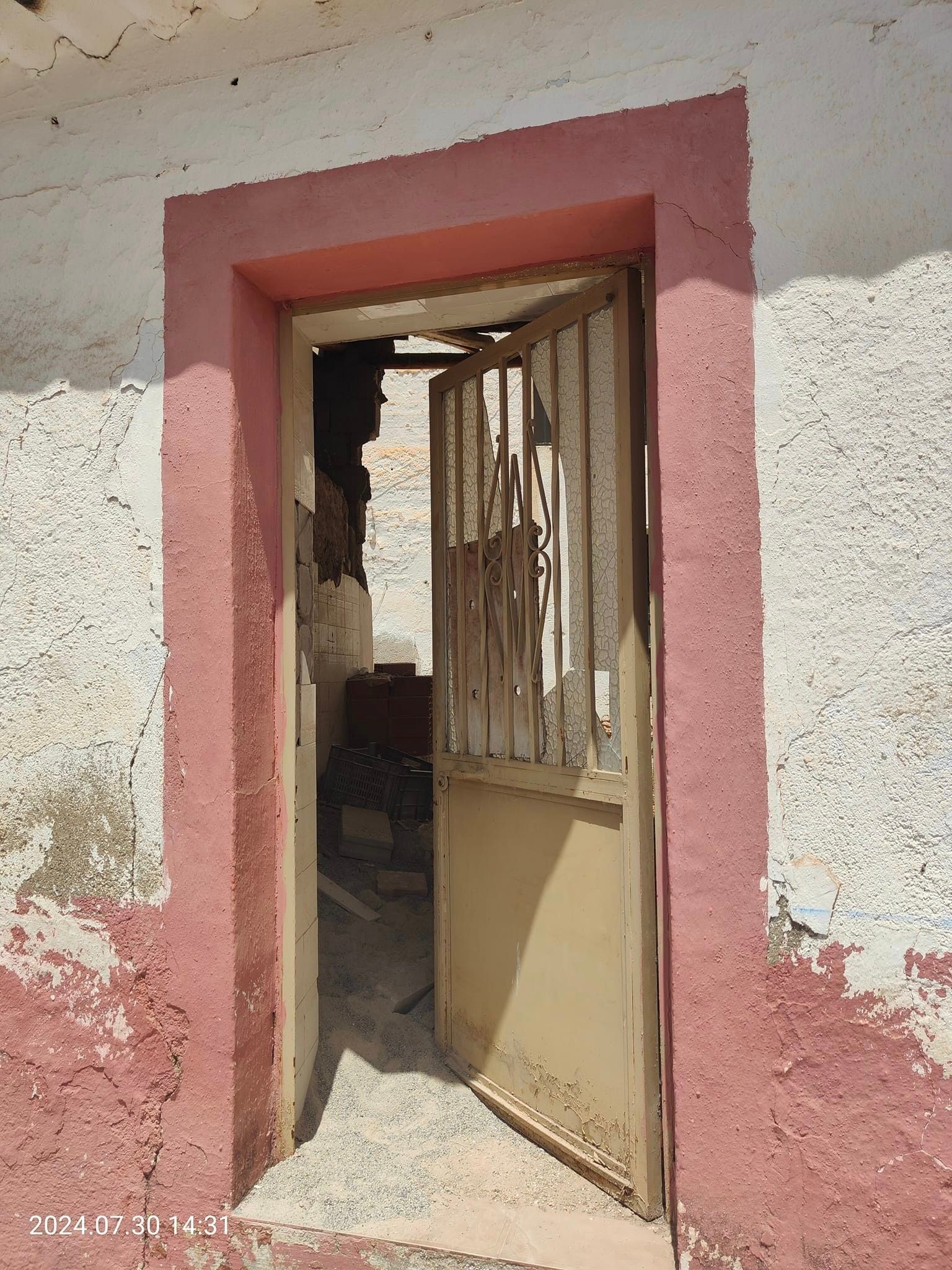 Los sospechosos forzaron la puerta del patio.