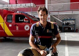Andrés Viedma, en el Parque de Bomberos de Granada.