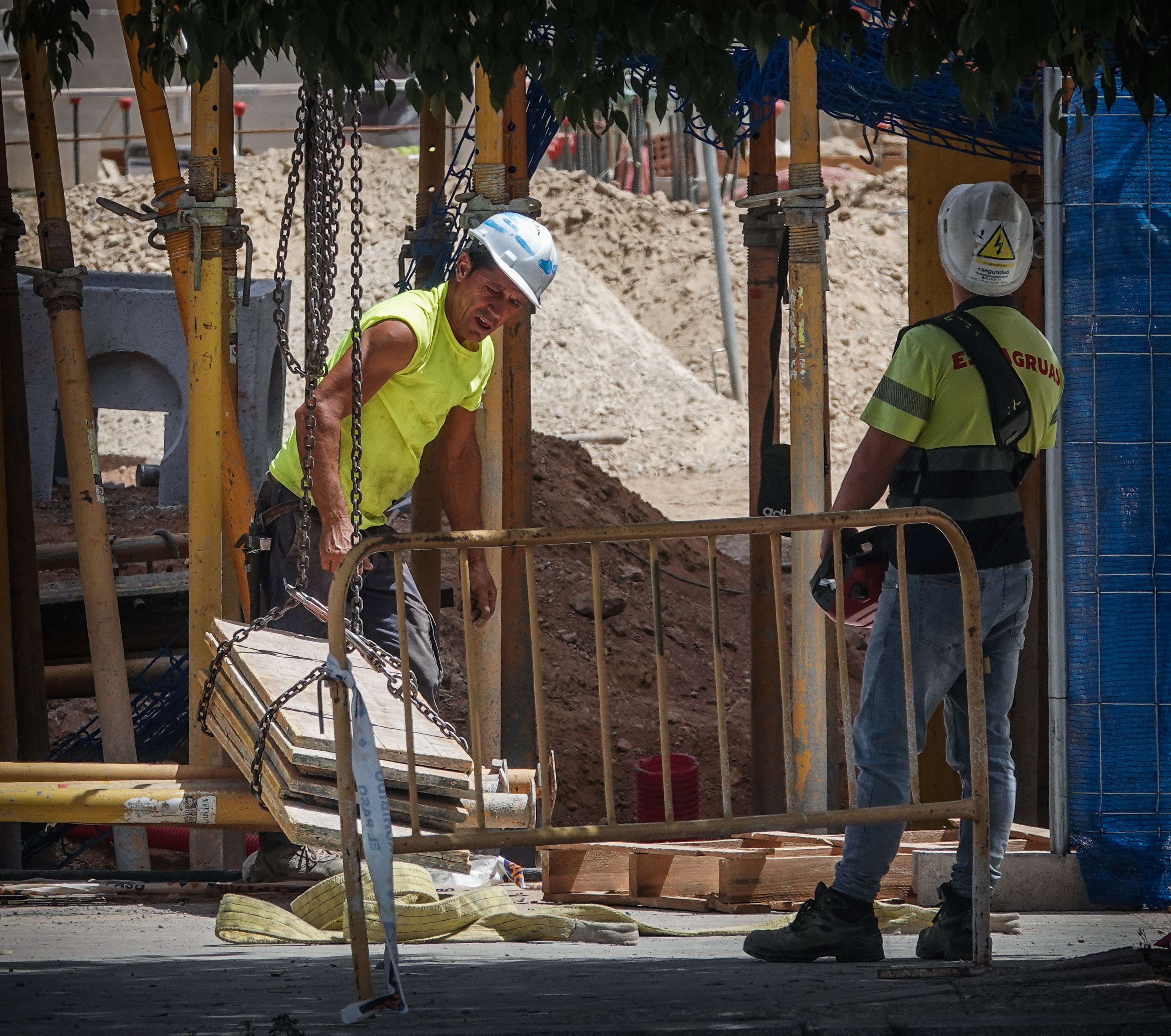 Trabajadores en una obra en Granada.